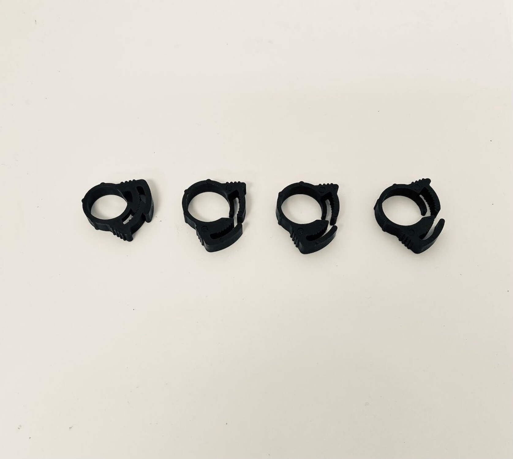 100PK Nylon Ratchet Clamps  15/32'.