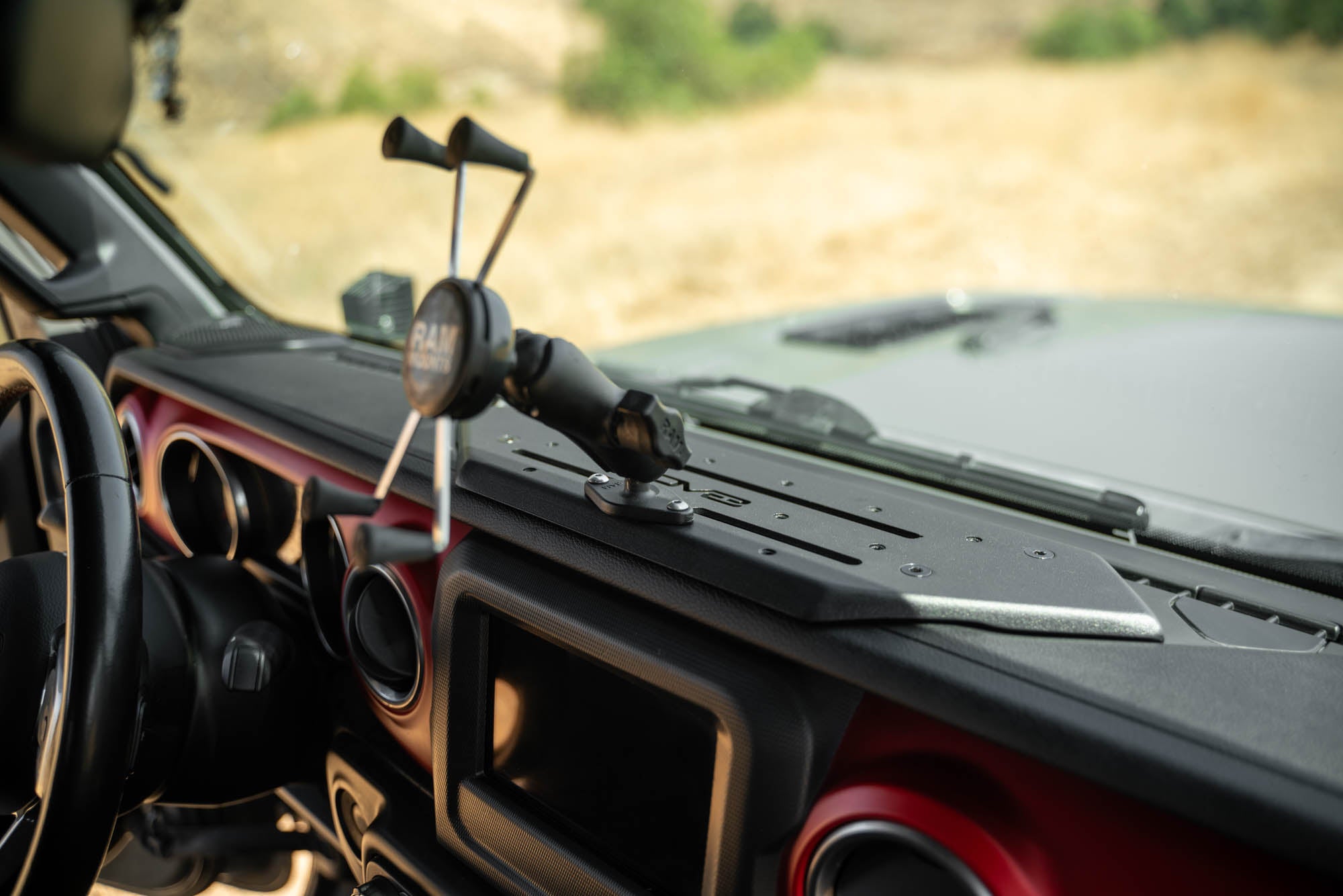 Jeep Wrangler JL & Gladiator JT Device Dash Mount V2